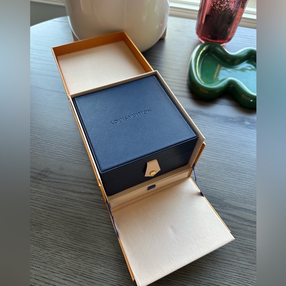 LOUIS VUITTON  Idylle Blossom Twist Bracelet, White Gold - Picture 5 of 5